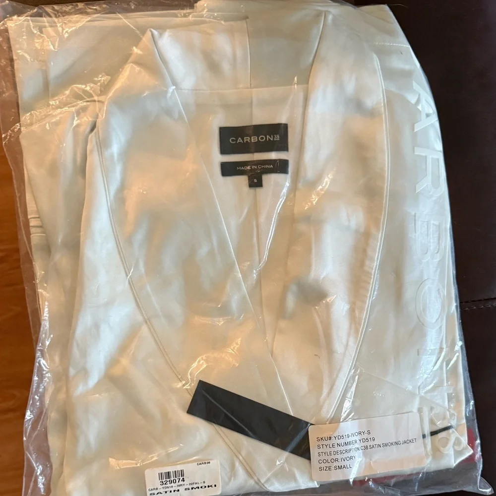 CARBON38 Silk Satin Ivory Smoking jacket size small BNWT brand new w tags - Picture 5 of 7